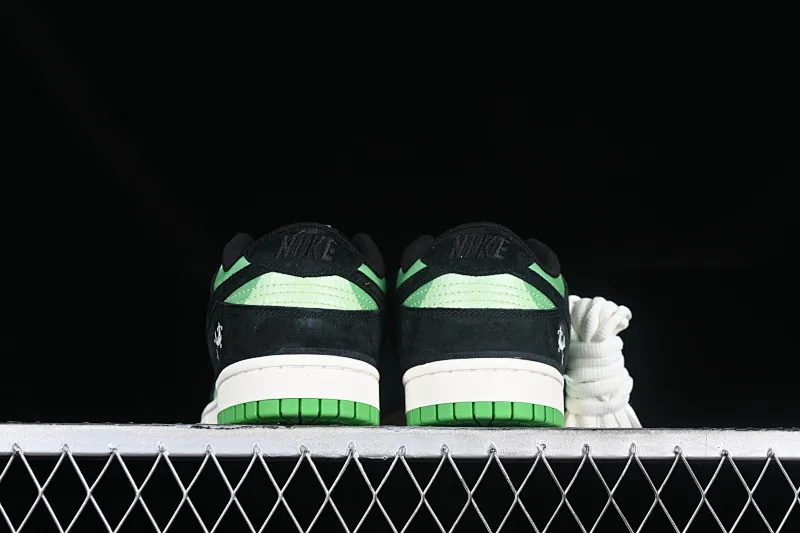 All Categories Nk SB Dunk Series Nk SB Dunk Low Low-top sneakers The Powerpuff Girls x Nk Dunk SB Low Powerpuff Girls joint black and green SB low-top casual sneakers GP5532-062